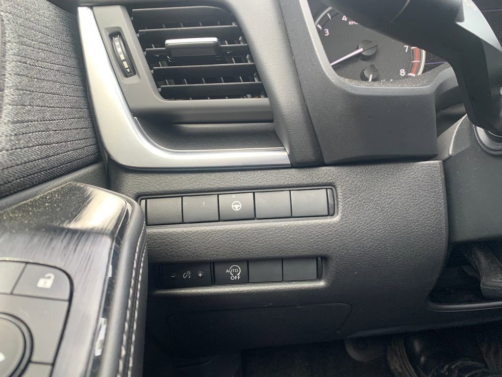 Used 2023 Nissan Rogue SV image 19