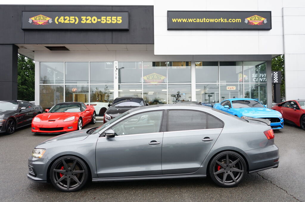 Used 2017 Volkswagen Jetta GLI image 2