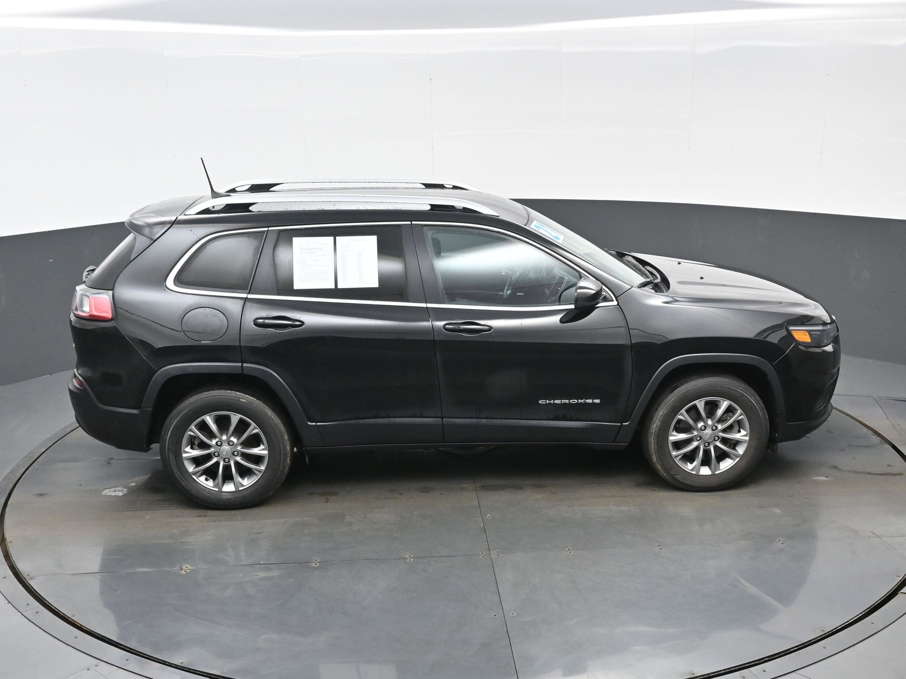 Used 2021 Jeep Cherokee Latitude Lux w/ Mopar Interior Package image 37