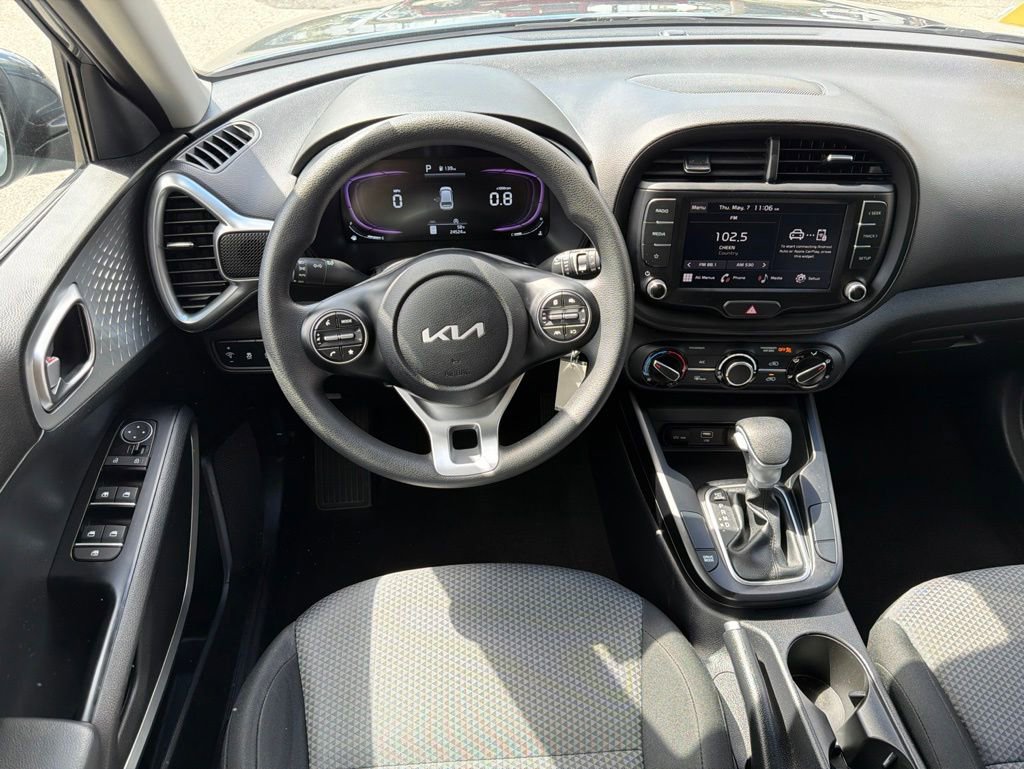 Certified 2023 Kia Soul LX w/ LX Technology Package FWD image 17