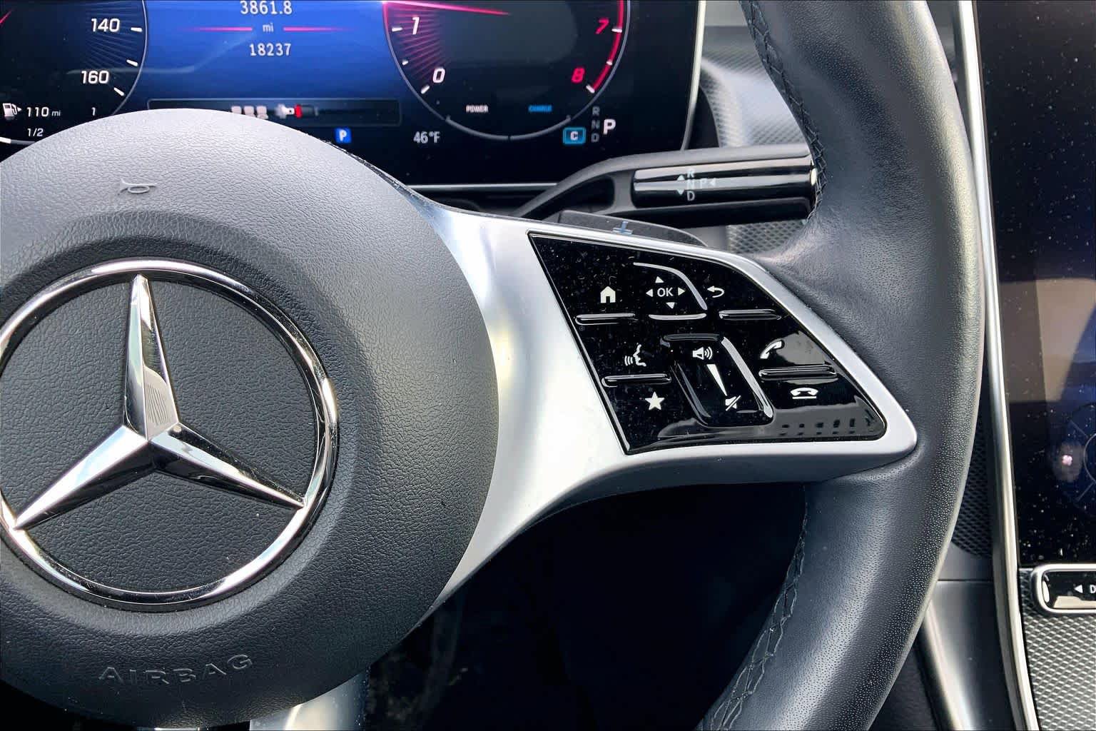 Used 2024 Mercedes-Benz GLC 300 4MATIC image 25
