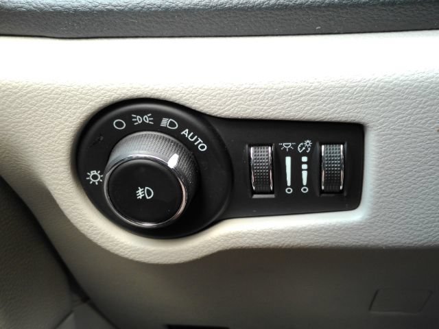 Used 2023 Chrysler Pacifica Limited FWD image 42