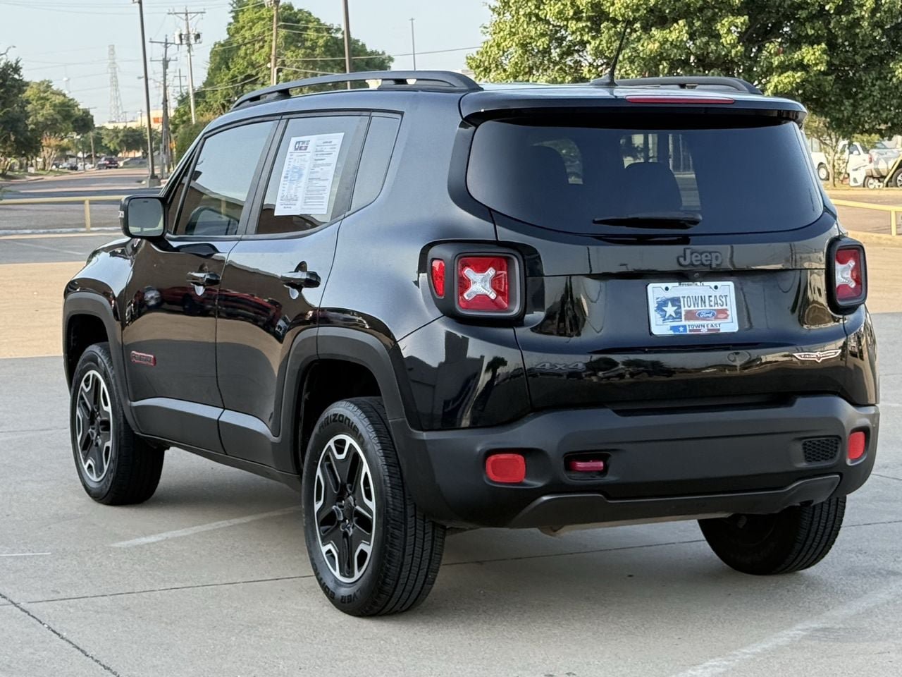 Used 2017 Jeep Renegade Trailhawk AWD/4WD image 5