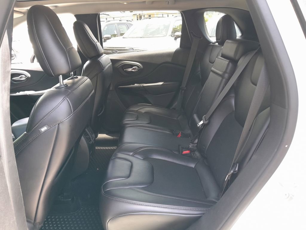 Used 2019 Jeep Cherokee Latitude Plus AWD/4WD image 32