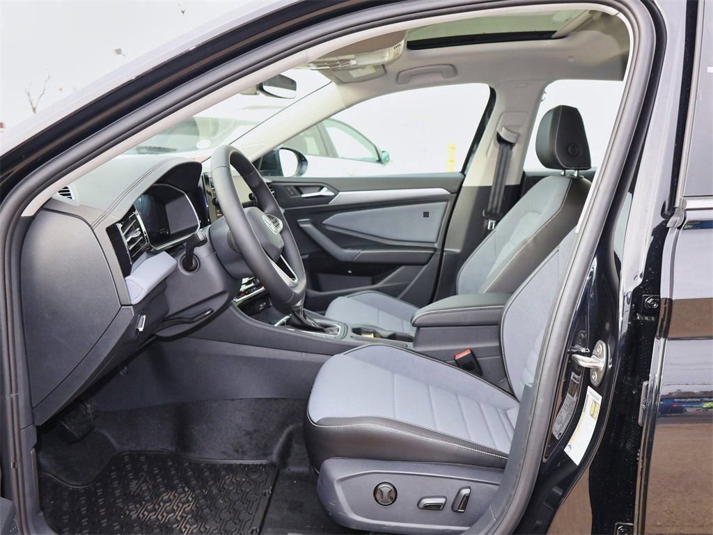 New 2026 Volkswagen Jetta SE FWD image 10