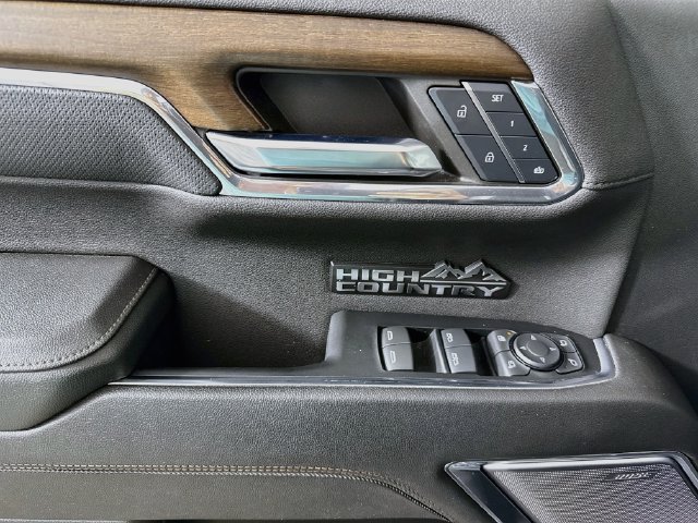 Used 2024 Chevrolet Silverado 1500 High Country w/ Technology Package AWD/4WD image 19