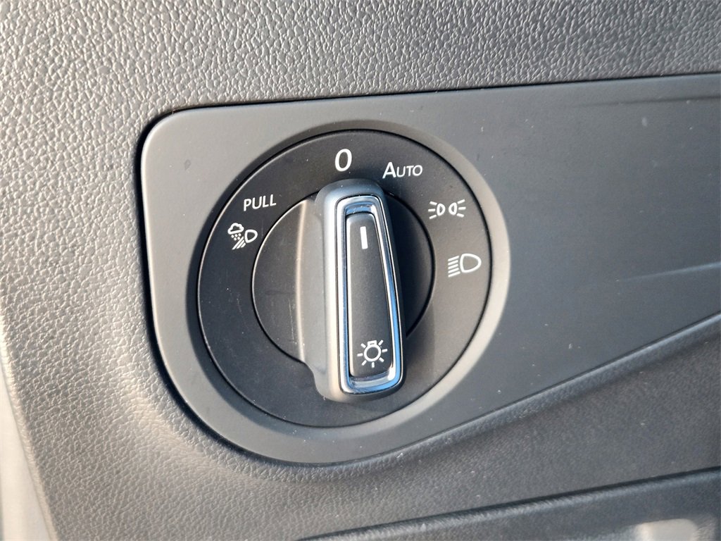 Used 2022 Volkswagen Tiguan SEL R-Line image 25