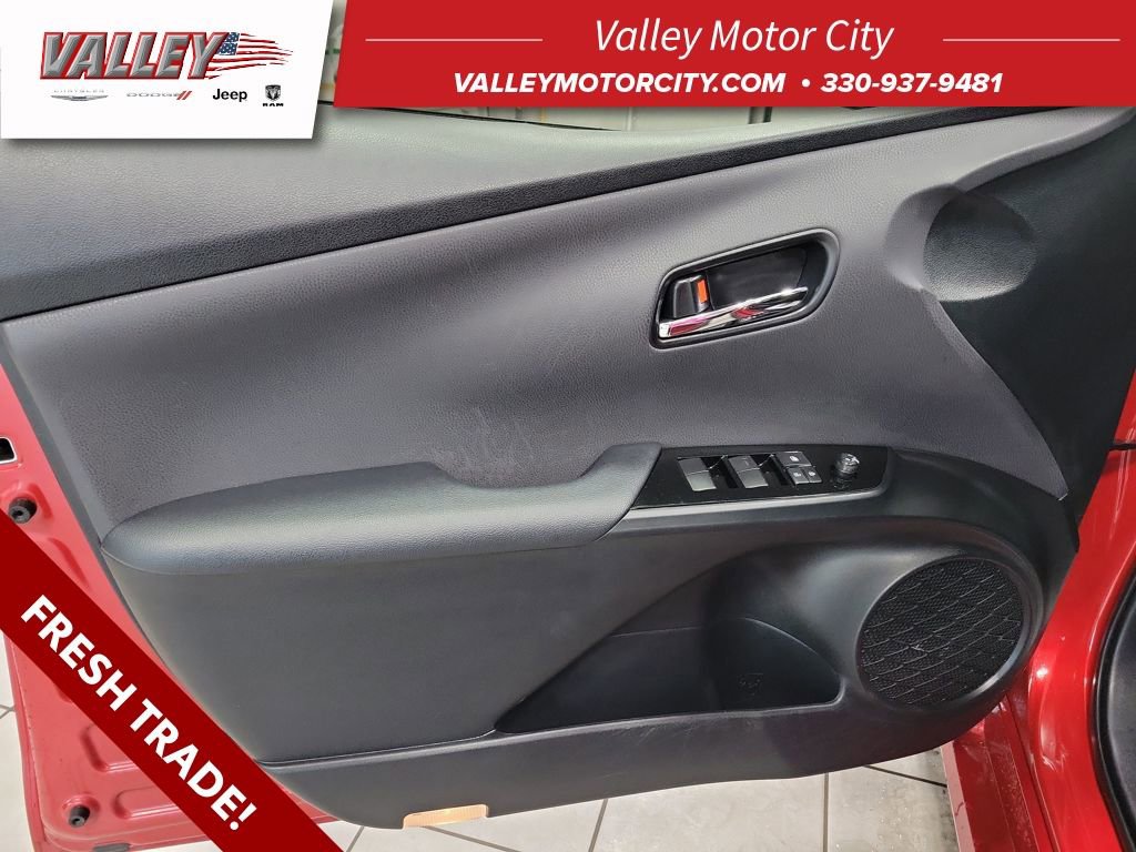 Used 2022 Toyota Prius LE image 28