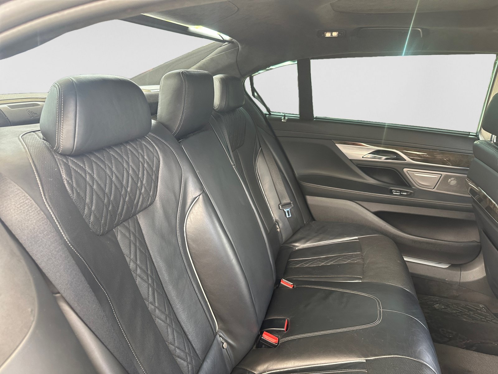 Used 2016 BMW 750i RWD image 17
