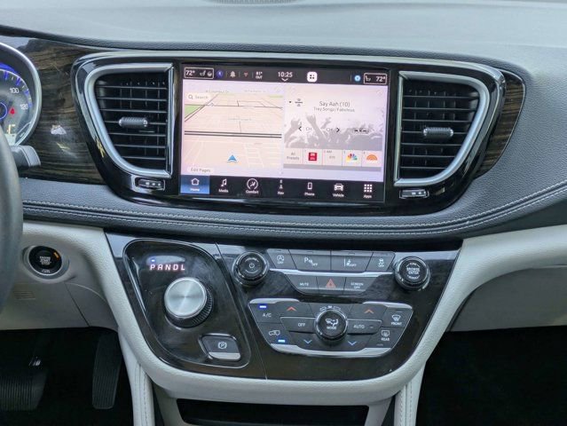 Used 2023 Chrysler Pacifica Limited FWD image 21