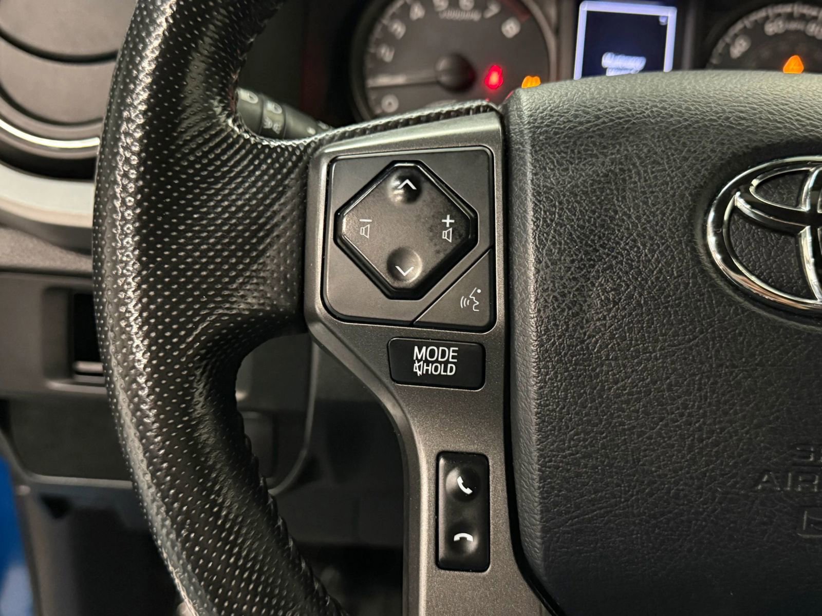 Used 2016 Toyota Tacoma TRD Off-Road w/ Towing Package image 29