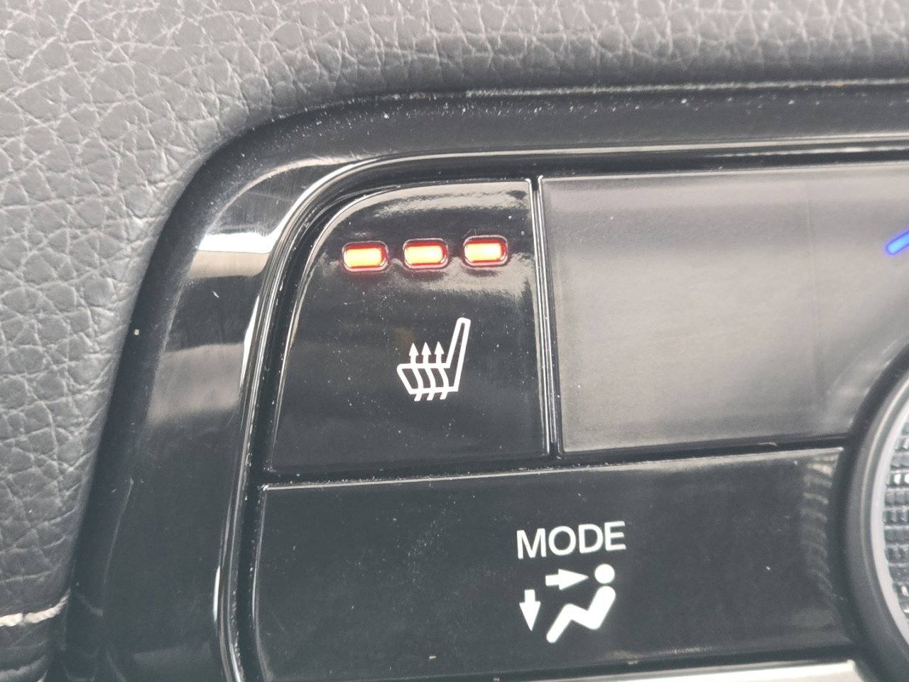 Used 2025 Honda Pilot Touring image 8