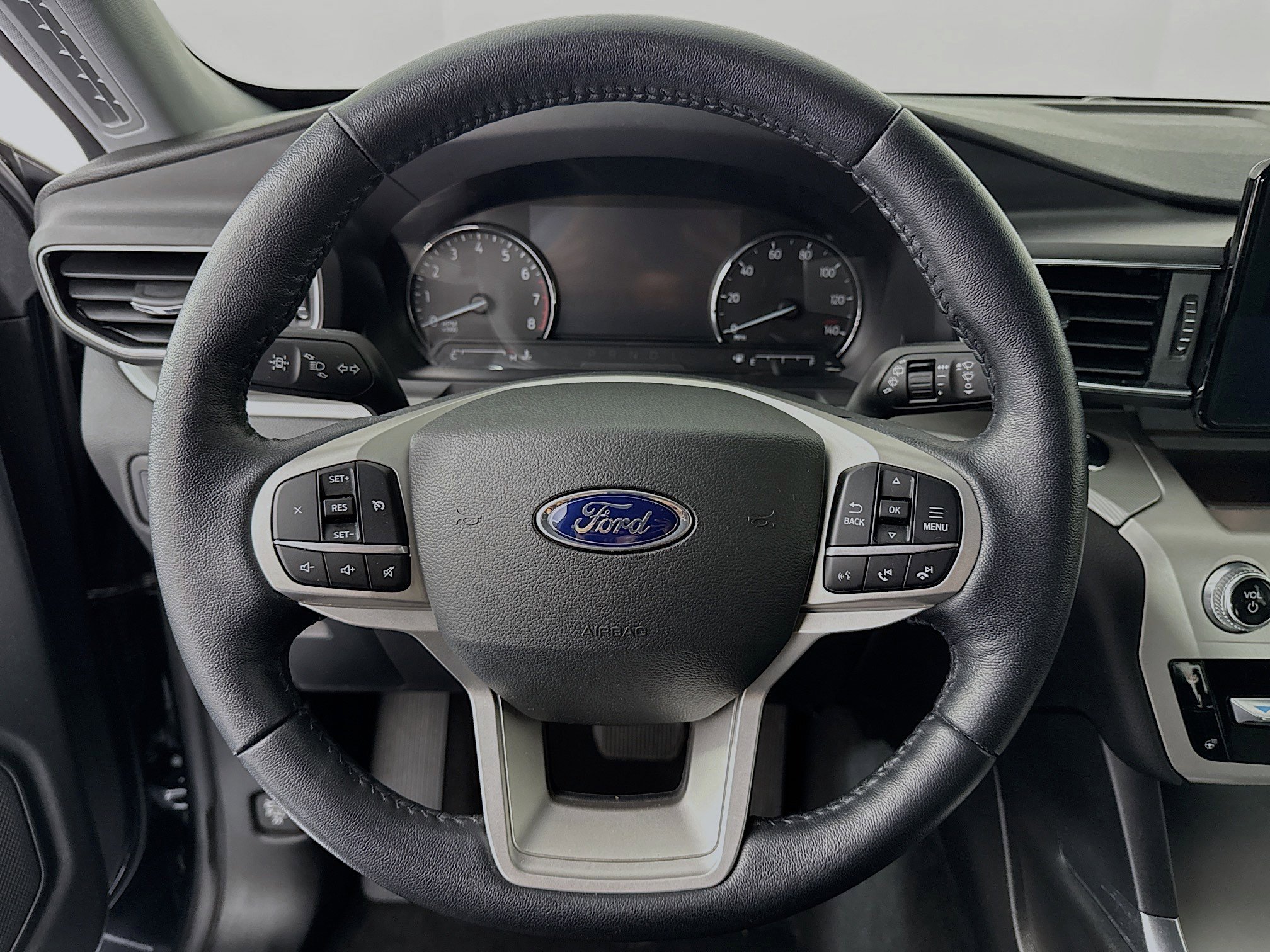 Used 2022 Ford Explorer XLT w/ Equipment Group 202A image 11