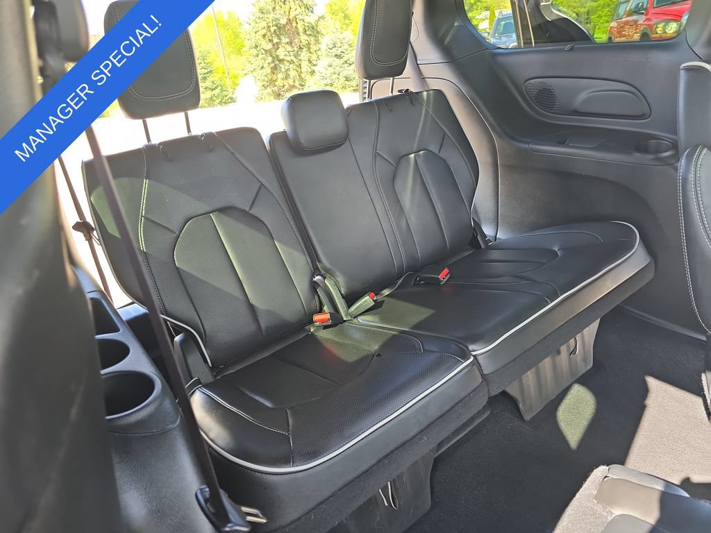 Used 2025 Chrysler Pacifica Limited FWD image 12