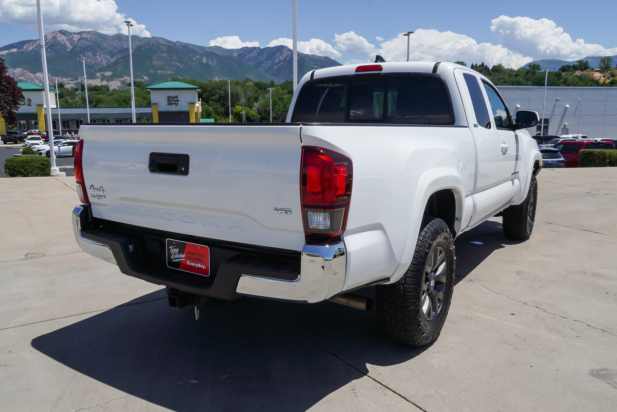 Used 2023 Toyota Tacoma SR5 AWD/4WD image 8