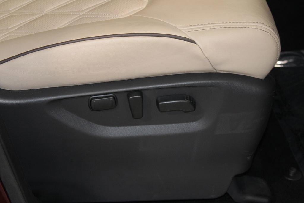 Used 2024 Nissan Armada Platinum w/ Captain's Chairs Package image 28