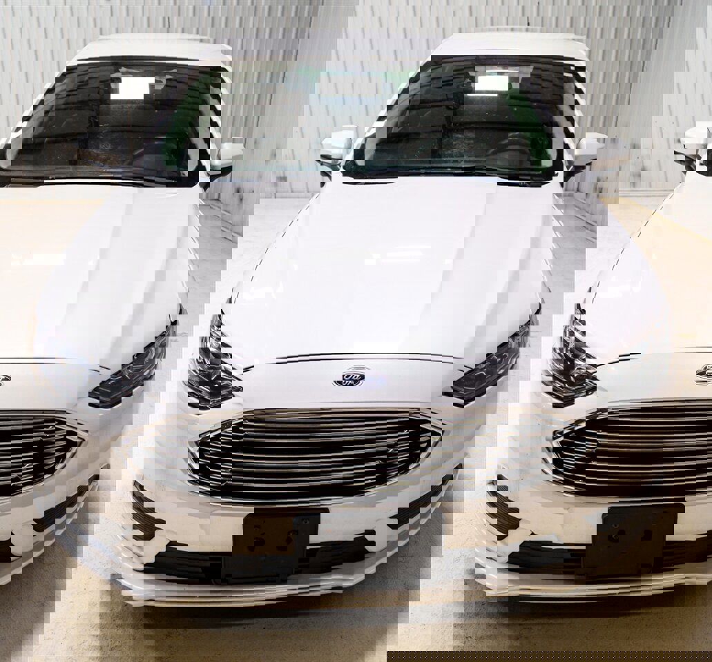 Used 2017 Ford Fusion SE w/ Fusion SE Technology Package image 10