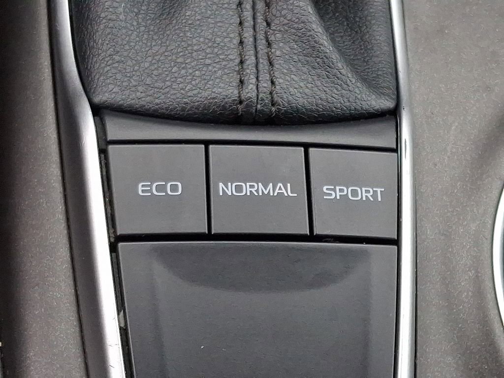 Used 2022 Toyota Camry LE image 24