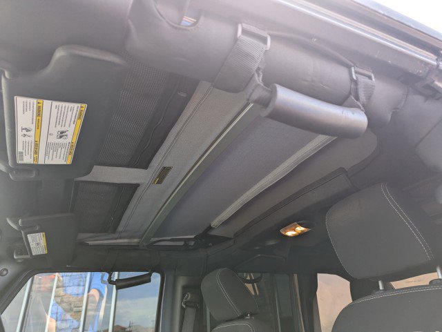 Used 2015 Jeep Wrangler Unlimited Sahara AWD/4WD image 17