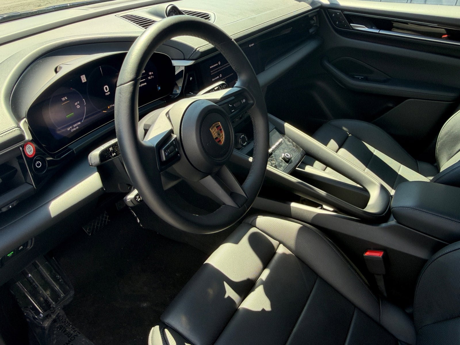 Certified 2024 Porsche Macan 4 Electric AWD/4WD image 4