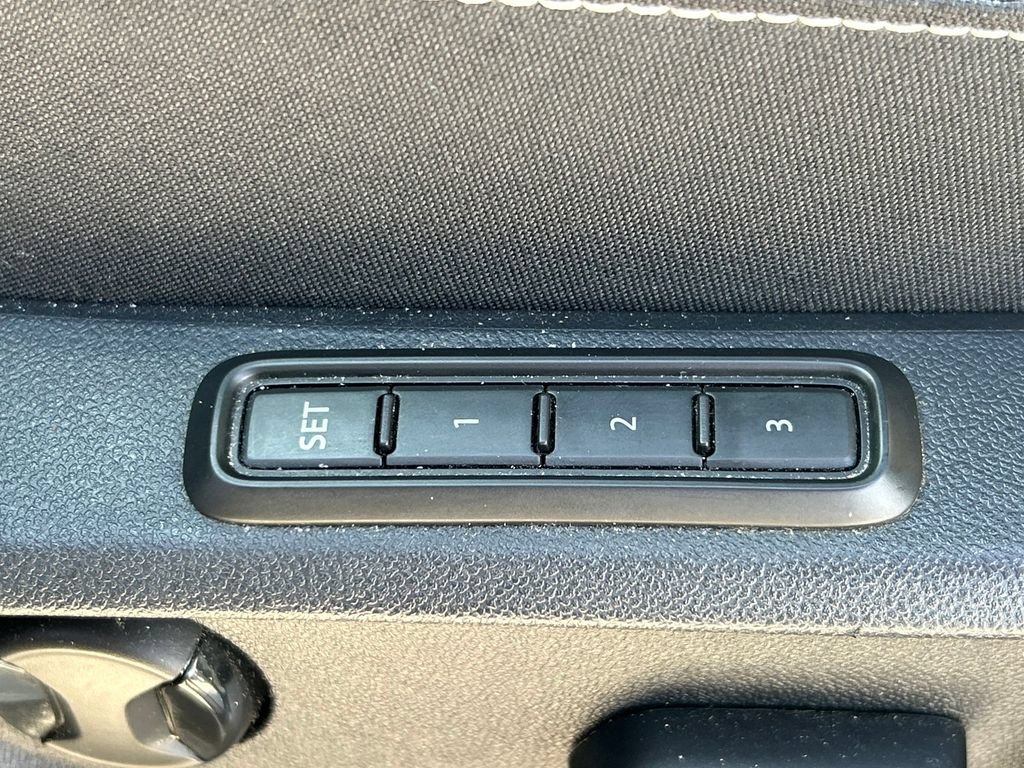 Used 2022 Volkswagen Atlas Cross Sport SEL Premium R-Line AWD/4WD image 28