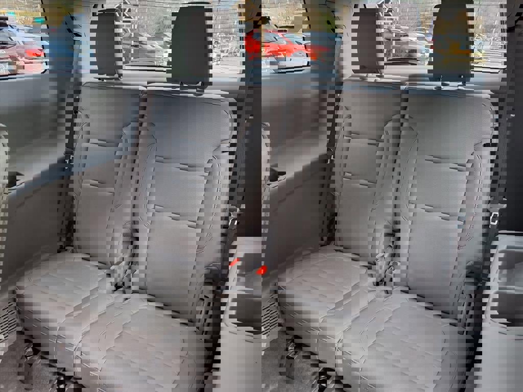 Used 2023 GMC Acadia SLT w/ Technology Package image 10