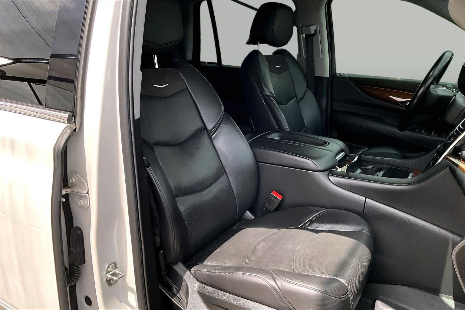 Used 2020 Cadillac Escalade Premium Luxury RWD image 9