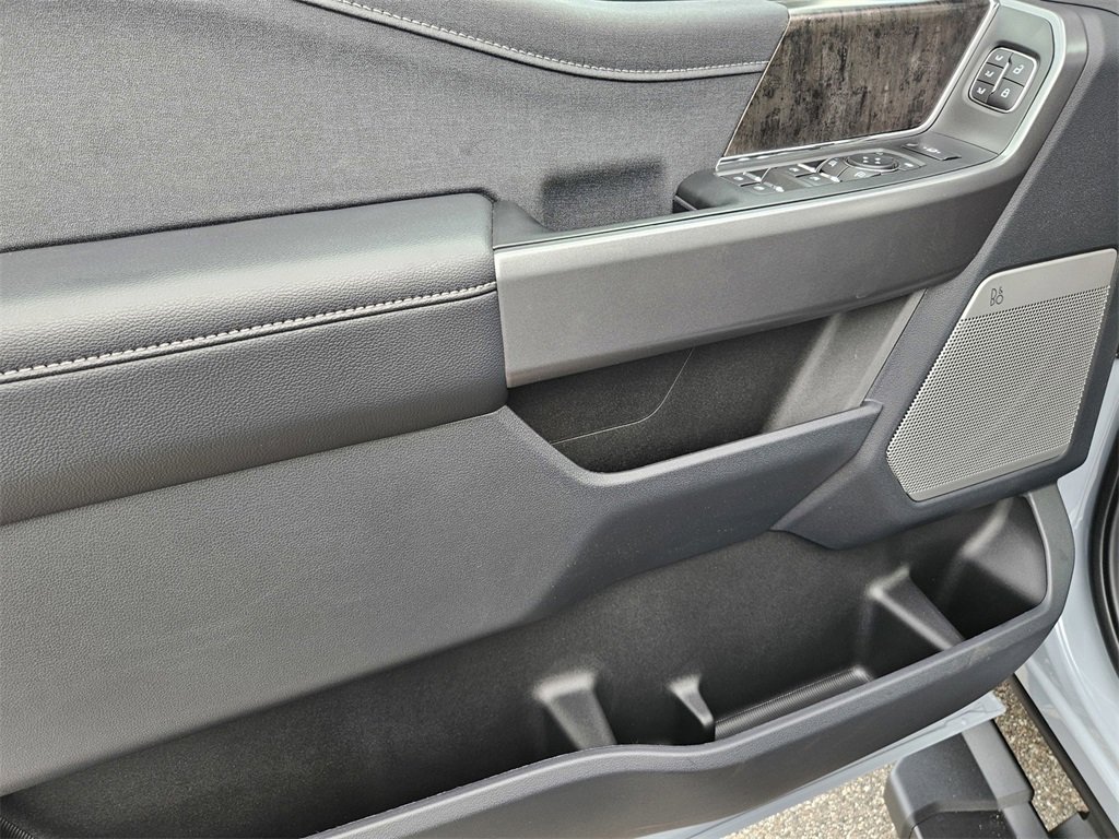 New 2025 Ford F250 Lariat w/ Lariat Ultimate Package image 14