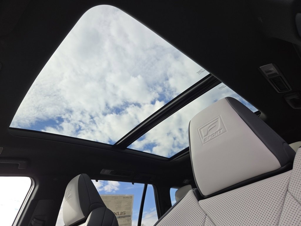 New 2026 Lexus TX 500h AWD image 8