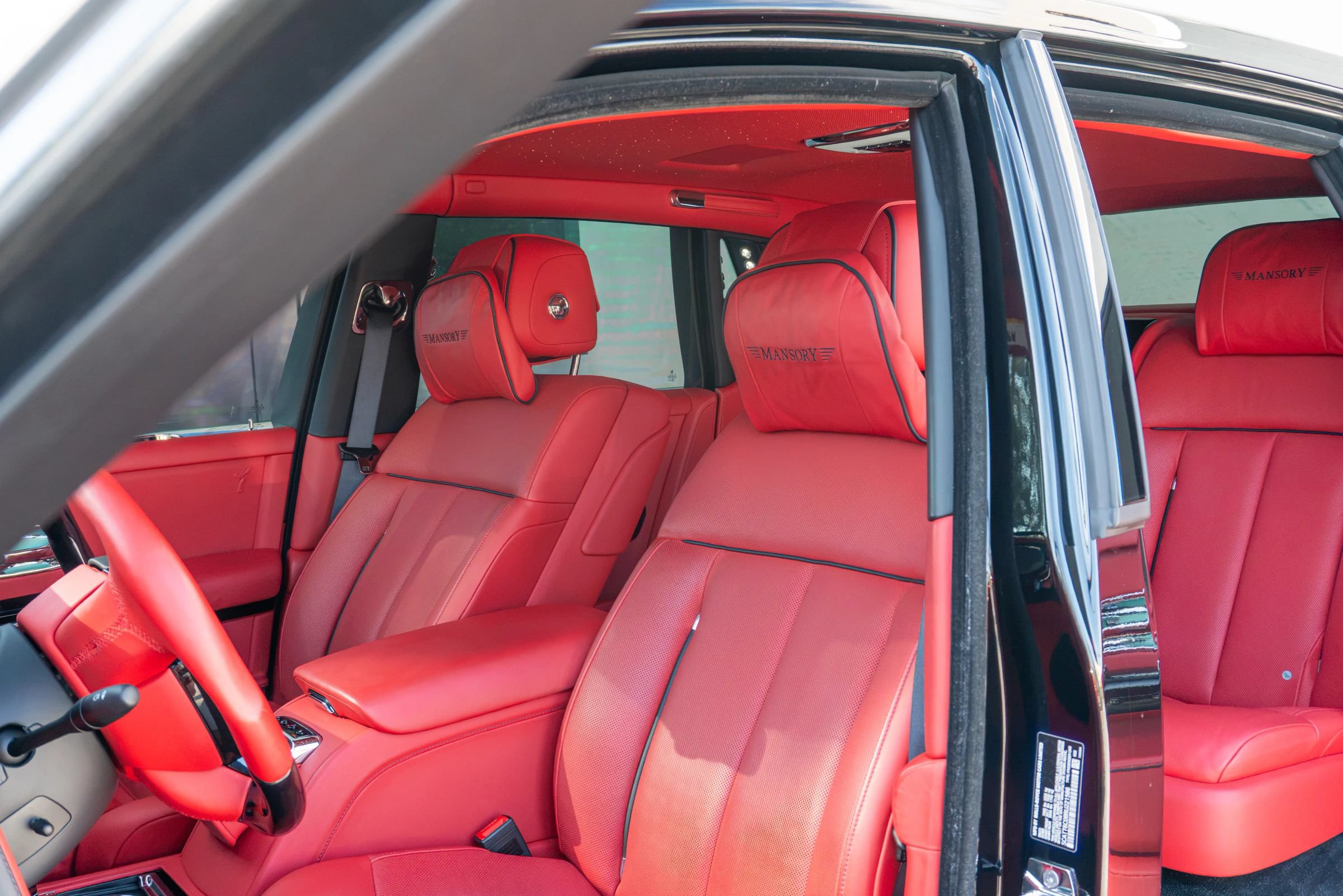 Used 2024 Rolls-Royce Phantom Sedan w/ The Phantom Package RWD image 55