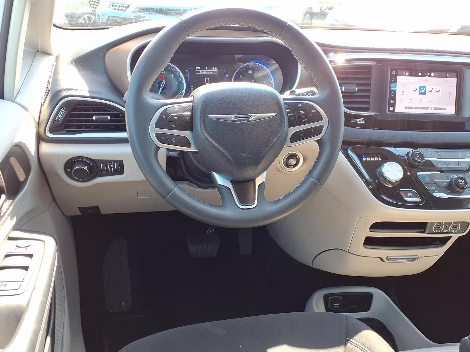 Used 2023 Chrysler Voyager LX FWD image 6