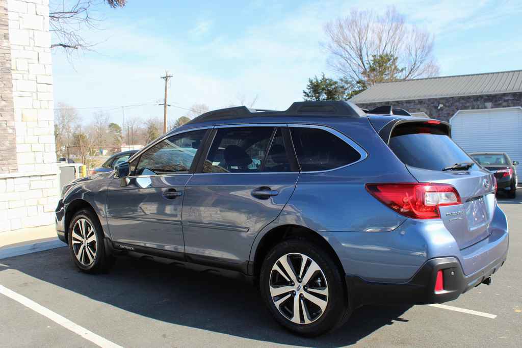 Used 2018 Subaru Outback 2.5i Limited image 10