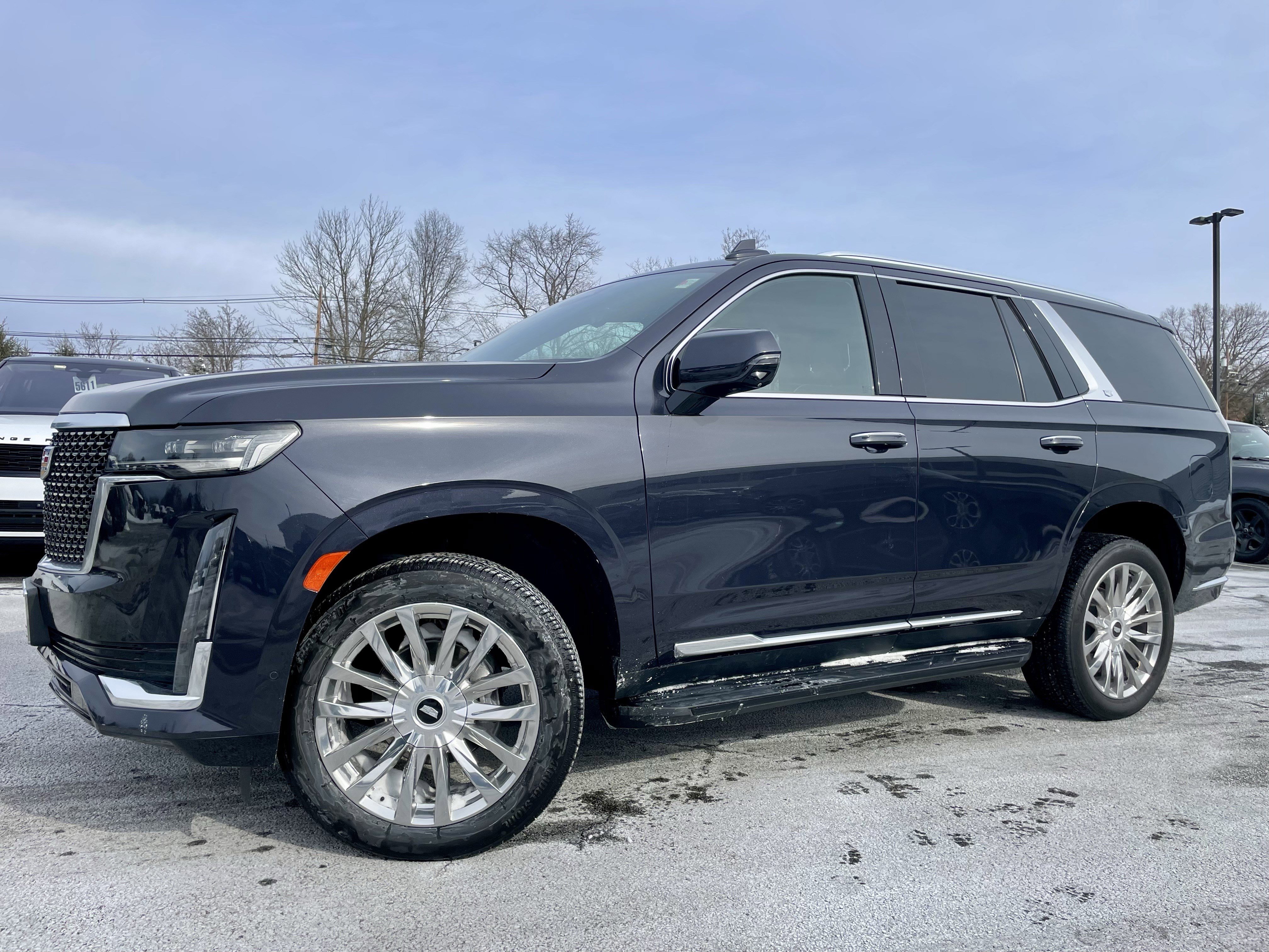 Used 2023 Cadillac Escalade Premium Luxury image 38