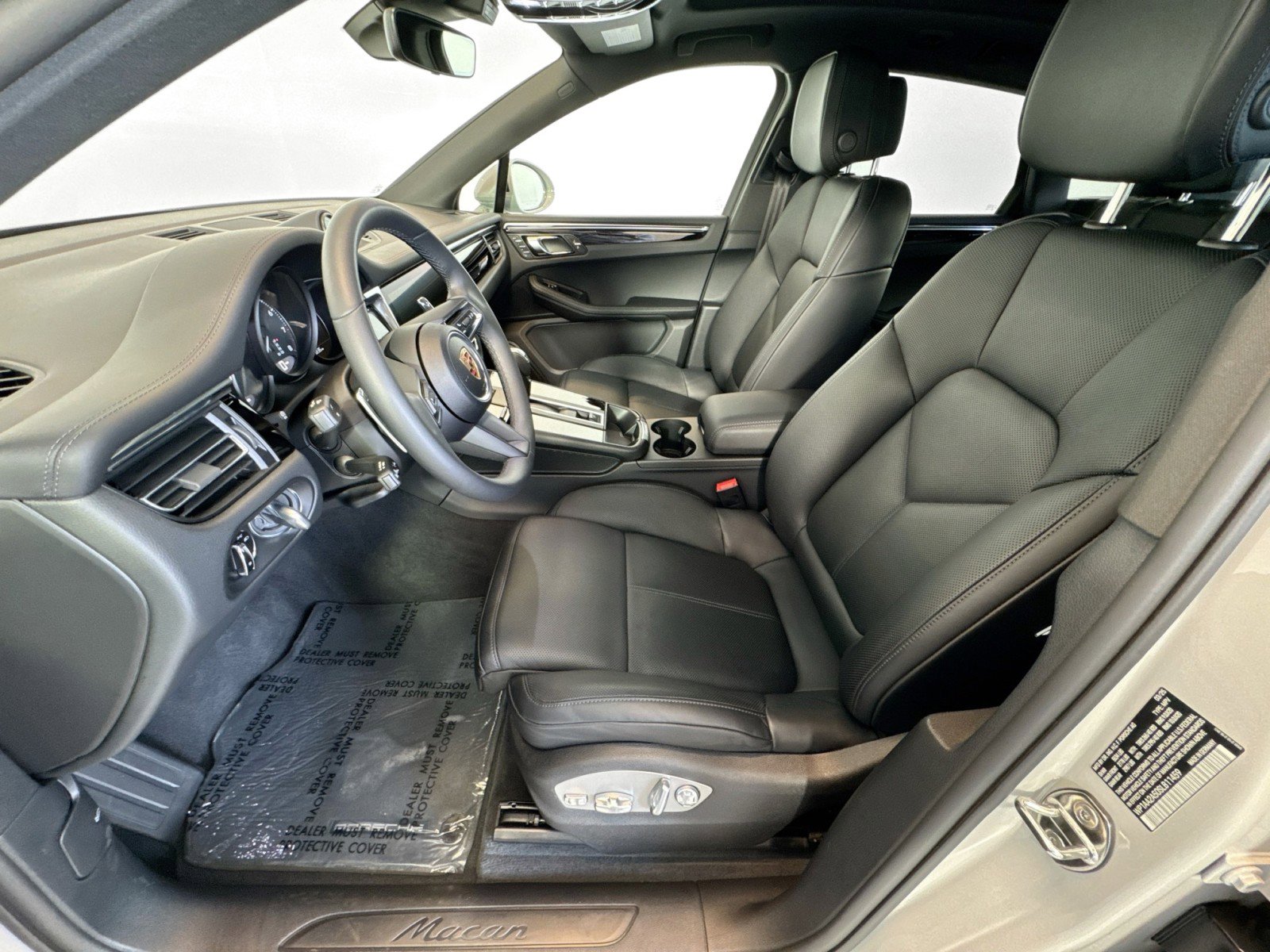 Used 2025 Porsche Macan image 5