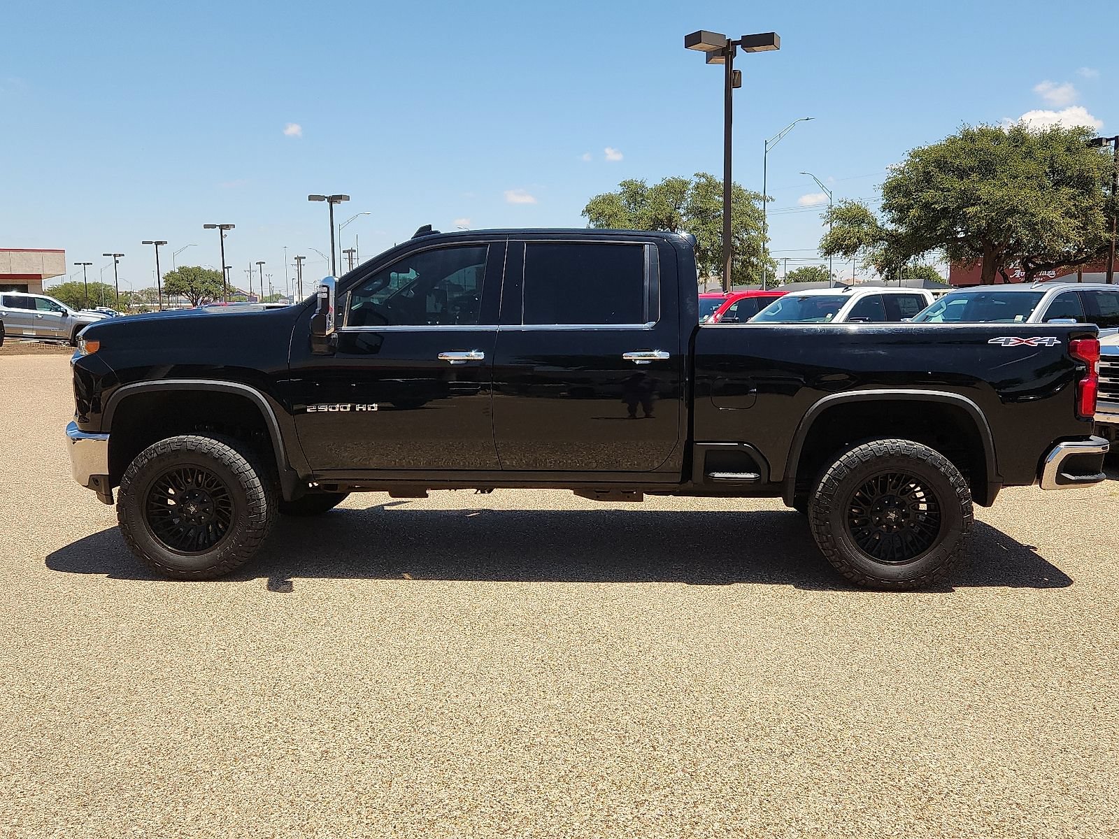 Used 2022 Chevrolet Silverado 2500 LTZ AWD/4WD image 2