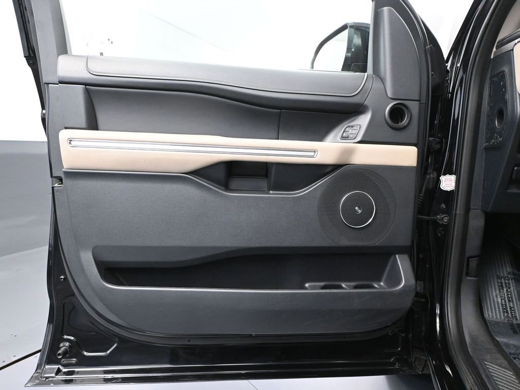 Used 2023 Ford Expedition Limited image 20