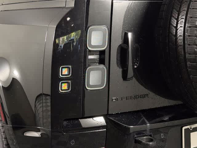 New 2026 Land Rover Defender 110 X-Dynamic SE AWD/4WD image 13