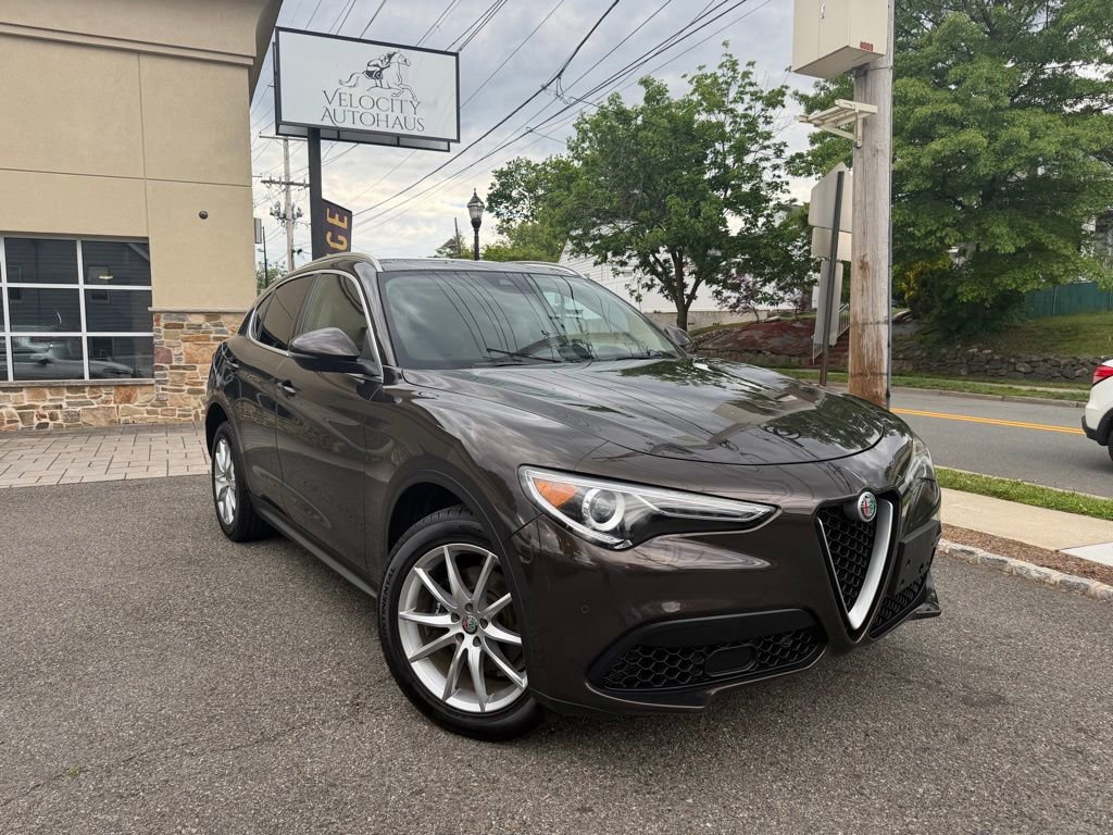 Used 2019 Alfa Romeo Stelvio Ti Lusso w/ Quick Order Package 22X Lusso AWD/4WD image 1