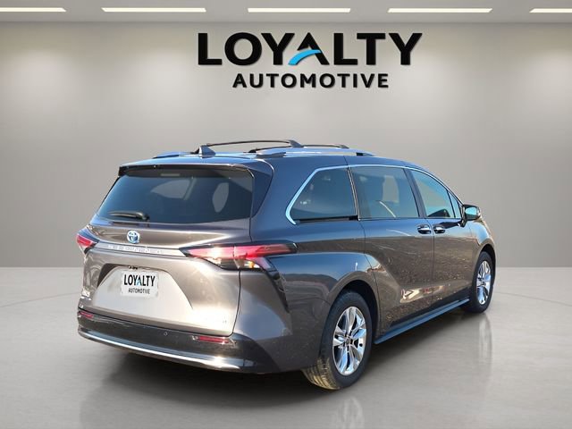 Used 2025 Toyota Sienna Limited image 5
