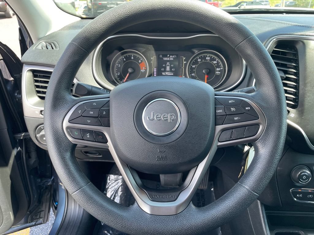 Used 2019 Jeep Cherokee Latitude w/ Popular Appearance Group FWD image 17