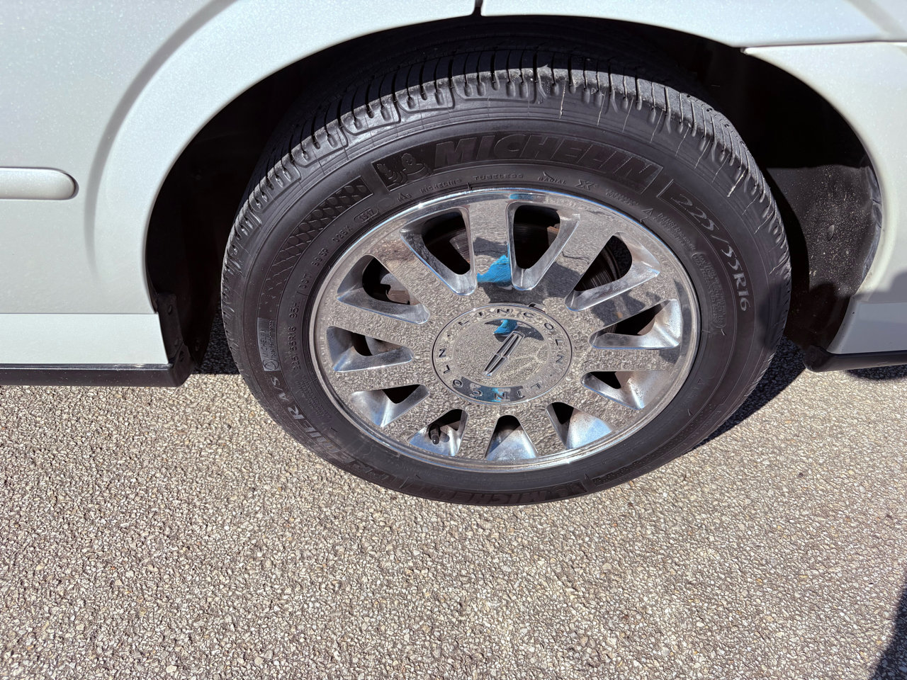 Used 2004 Lincoln LS image 9