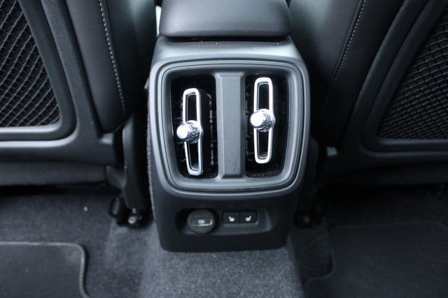 Used 2025 Volvo XC40 B5 Plus AWD/4WD image 36