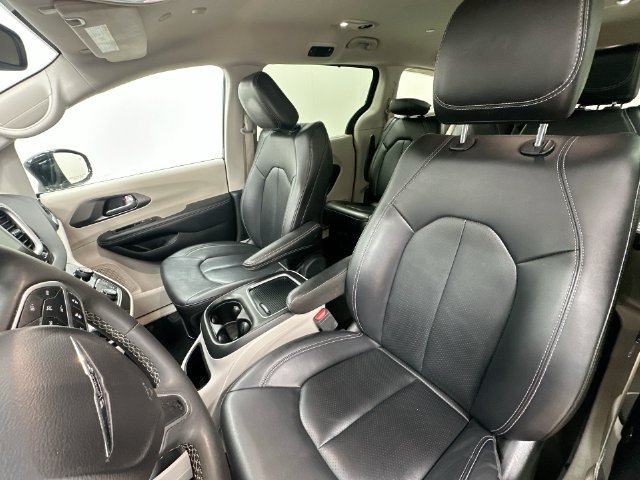 Used 2024 Chrysler Pacifica Touring-L FWD image 21