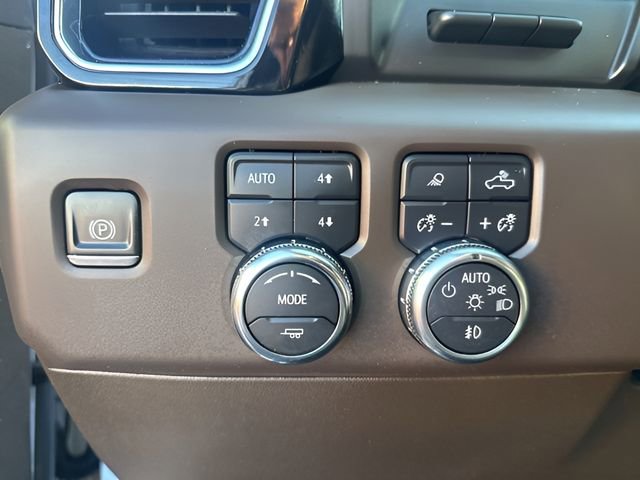 Used 2024 GMC Sierra 3500 Denali w/ Denali Reserve Package AWD/4WD image 29