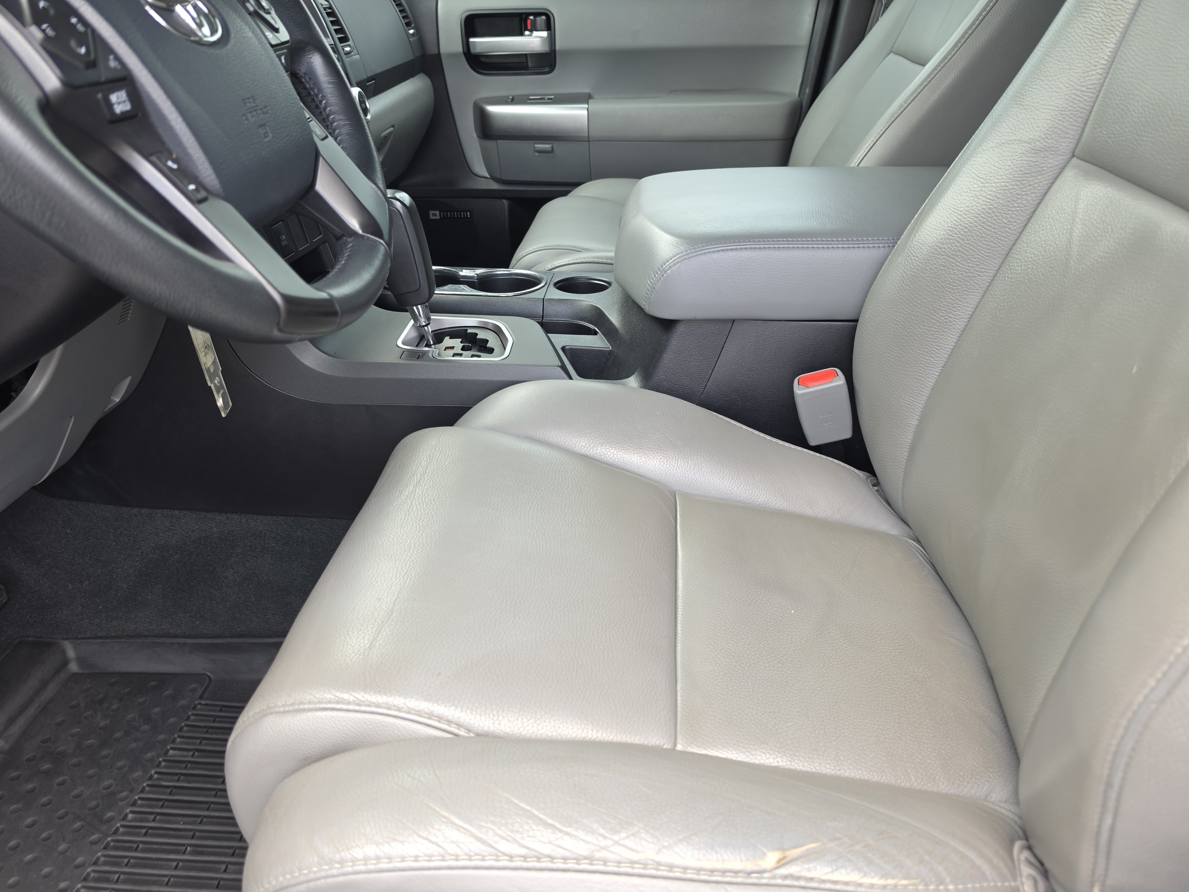 Used 2019 Toyota Sequoia Limited w/ Safety & Convenience Package RWD image 9