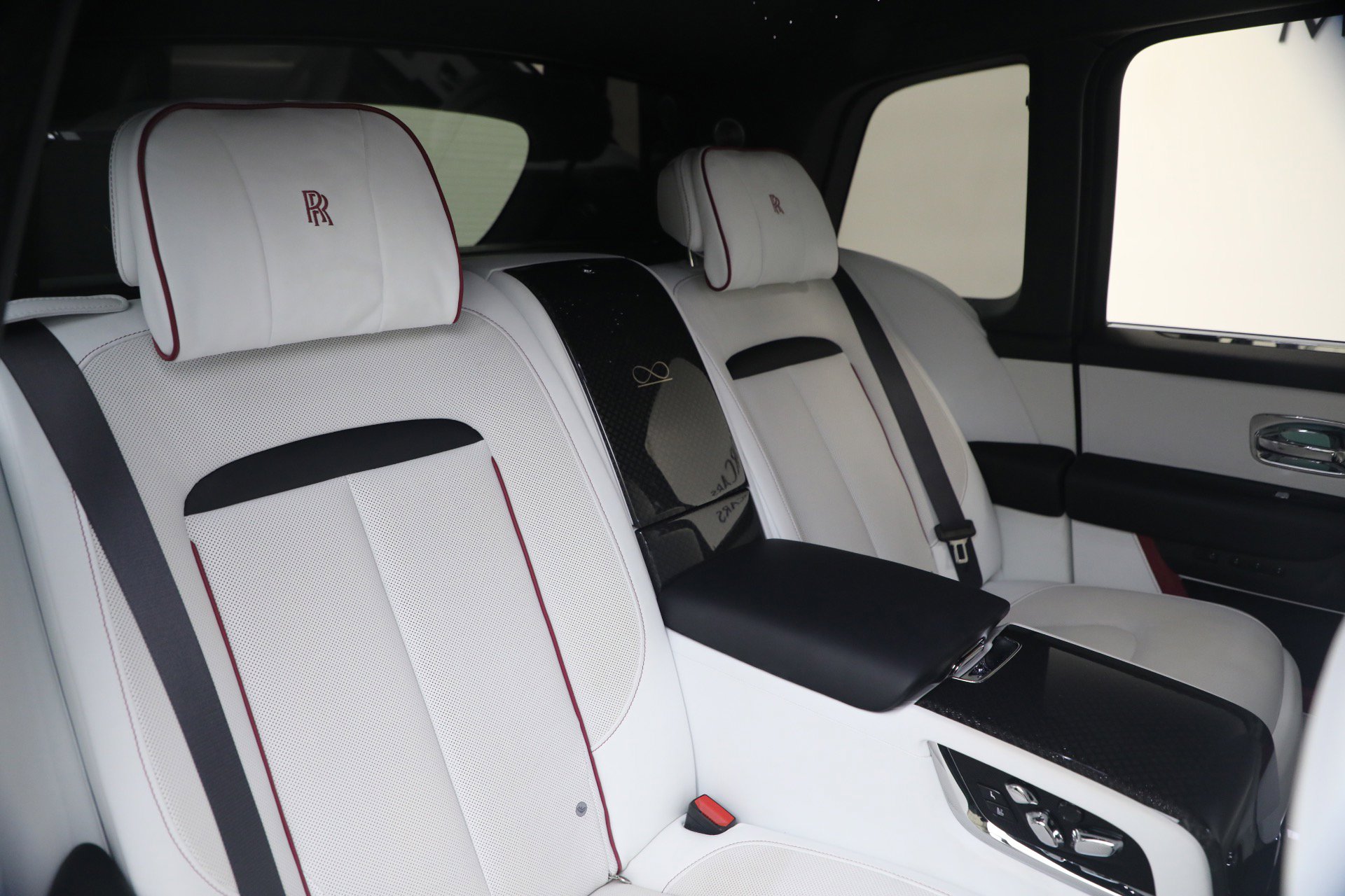 Certified 2025 Rolls-Royce Cullinan Black Badge image 23