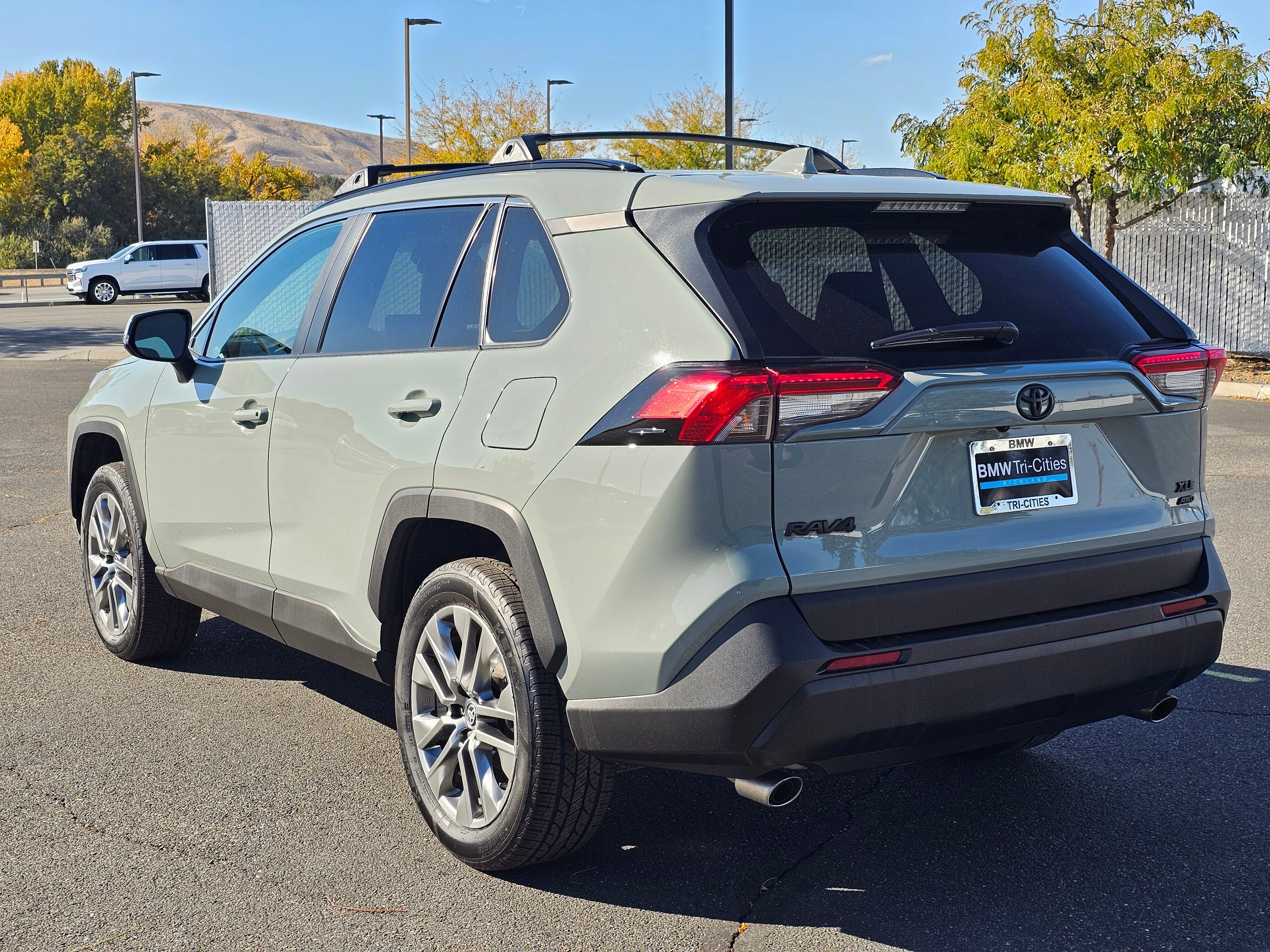 Used 2023 Toyota RAV4 XLE Premium image 4