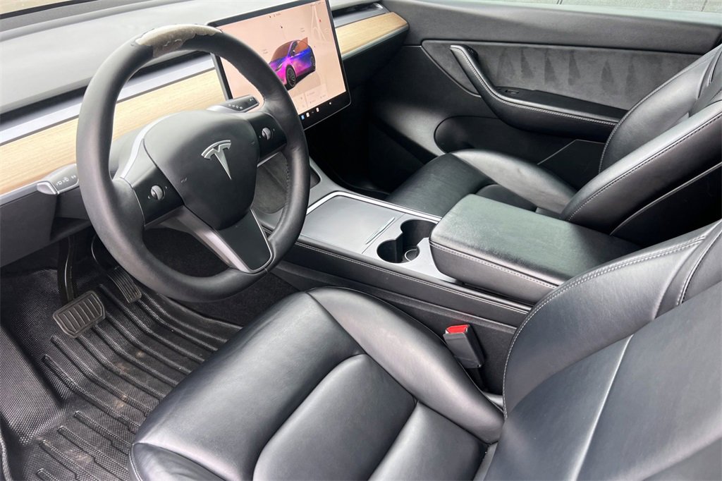 Used 2022 Tesla Model Y Long Range image 12