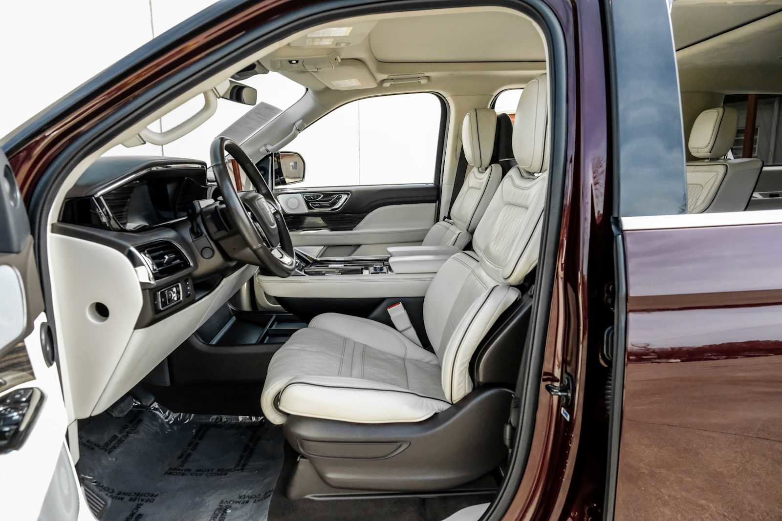 Used 2024 Lincoln Navigator Black Label AWD/4WD image 4