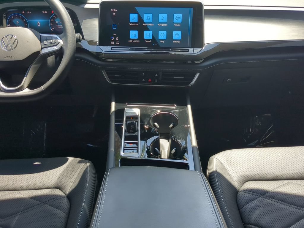 Used 2025 Volkswagen Atlas Cross Sport SE FWD image 16